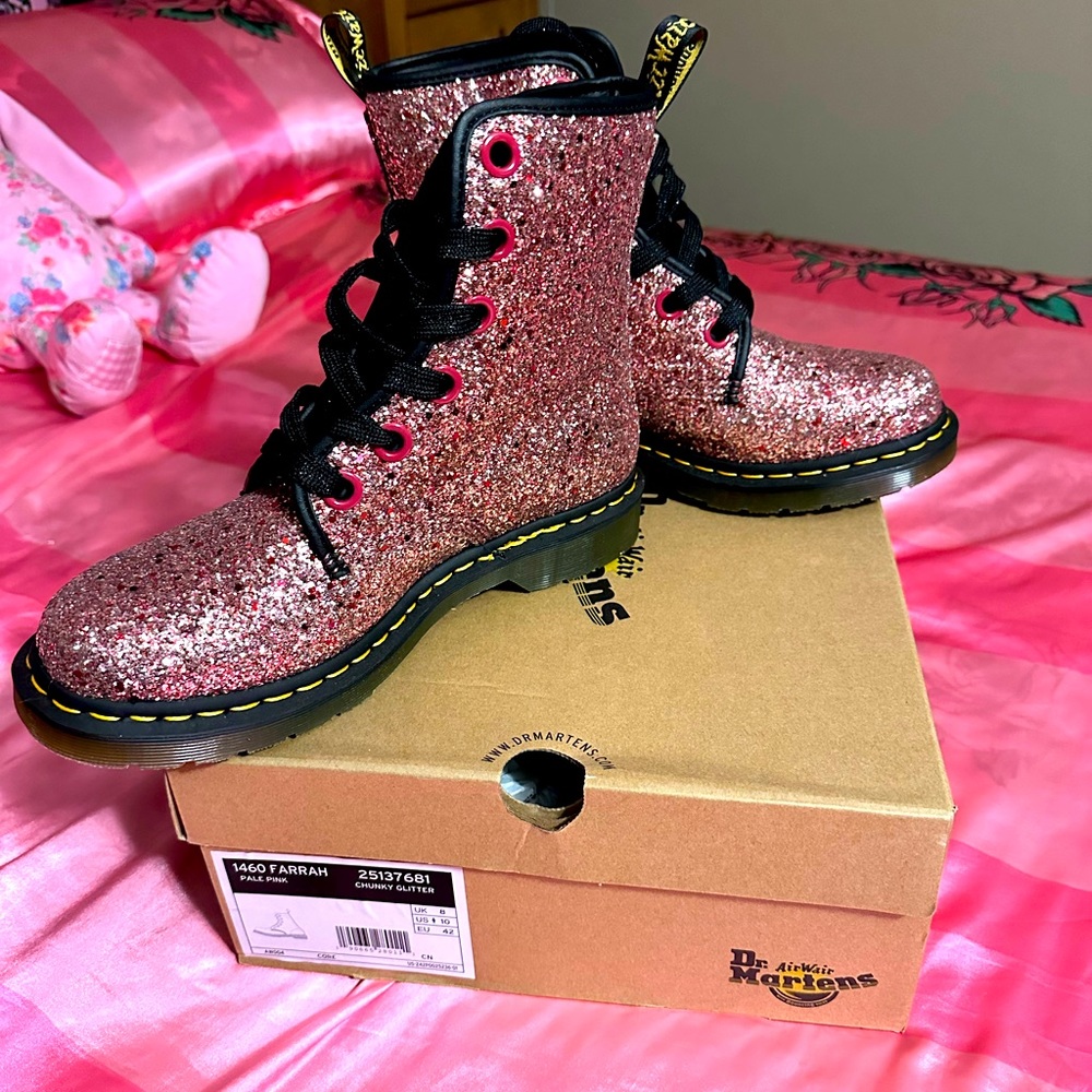 Dr. Martens 1460 Farrah pale pink glitter chunky Boots women’s 10